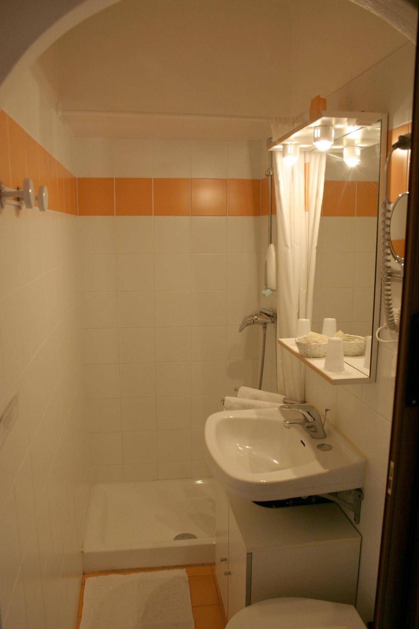 Au Bon Accueil Hotel Alban Exterior photo