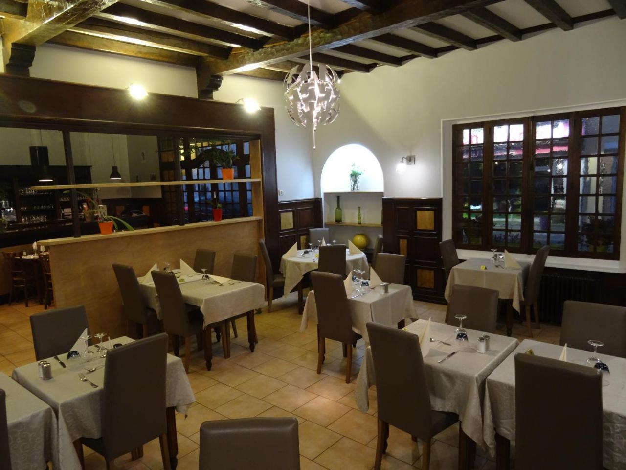Au Bon Accueil Hotel Alban Exterior photo